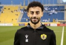 أحمد عبد القادر يتسلم جائزة أفضل لاعب فى الدوري القطري لشهر يناير