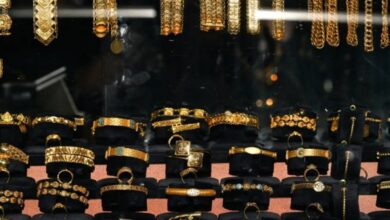 اقتصاد: أسعار الذهب تتراجع بعد تمديد مهلة المحادثات التجارية بين أميركا والاتحاد الأوروبي
